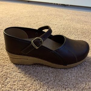 Dansko Mary Jane clogs. Size 37. Distressed dark brown color. Good condition